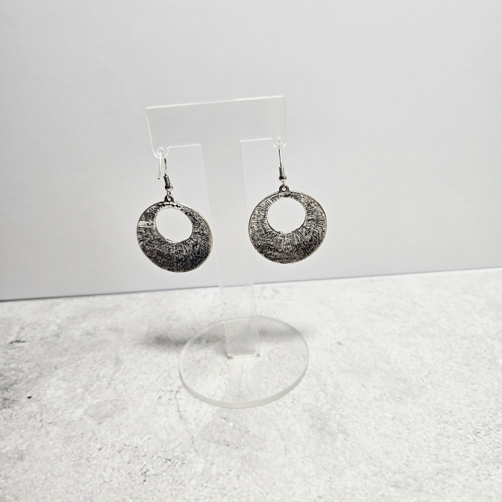 VINTAGE Black and Silver Dangle Earrings - Picture 3 of 3